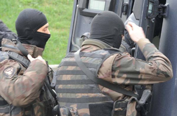 Çağlayan Adliyesi'nde savcıyı rehin aldılar